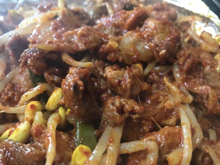  (남양주)안마을 돼지불백 - 칼칼 아삭 야들야들 돼지불백 8,000원 한상 차림에 밥 한공기가 모자라요.