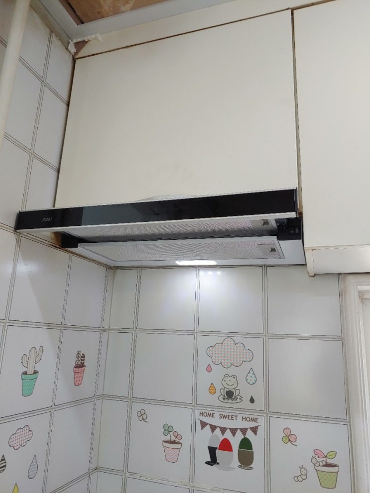  부산 해운대구 좌동 한라아파트 주방 가스렌지후드교체, 신도시 좌동 LG아파트 싱크대수도수전 교체, 해운대구 반여동 현대아파트 싱크대 수전 및 가스렌지후드 교체.수리의 달인 수리맨