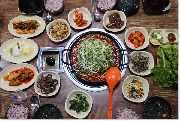  제주 두루치기 쌈밥 흑돼지로 만든 제주 황부정 손맛!