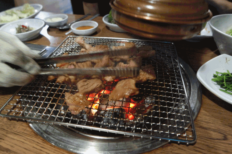  상남동고기집 나는조선의갈비다에서 구워주는 고기 먹자