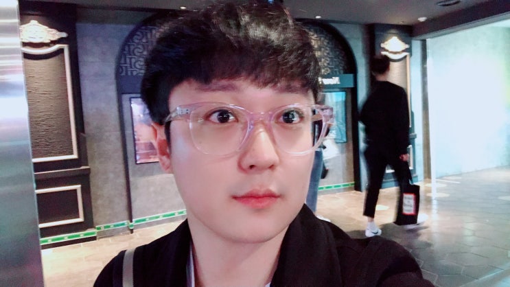  [ 투명안경테 ] 세미콜론 아이웨어 : 투명뿔테안경으로 트렌디함을 뽐내 봅시다!