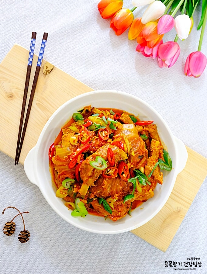  돼지등갈비찜 김치 넣고 더 맛있게~!