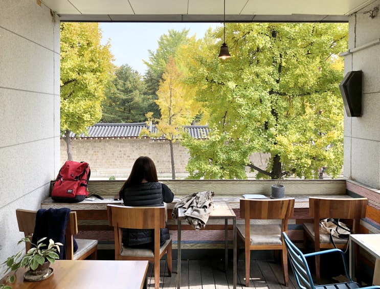  서촌 카페 프로젝트 온더로드, 경복궁+은행나무 뷰! 가을철 지금 딱 좋아