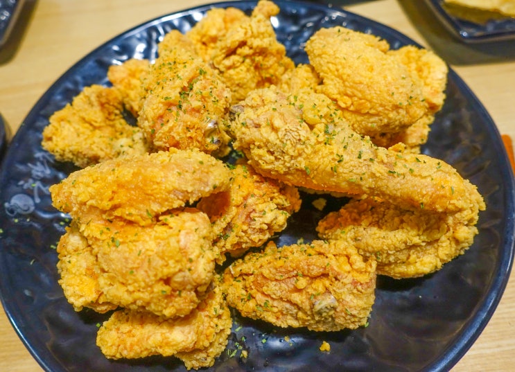  민락2지구맛집 바삭바삭의 충만함 충만치킨