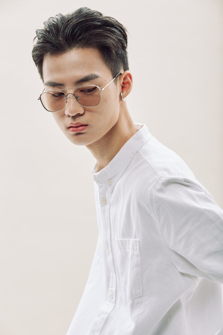  SPETTRO 유광 은테 그레이 틴트 렌즈 인싸 선글라스 가로수길 선글라스 안경 추천 [스페트로-타우루스] TAURUS_GRLG