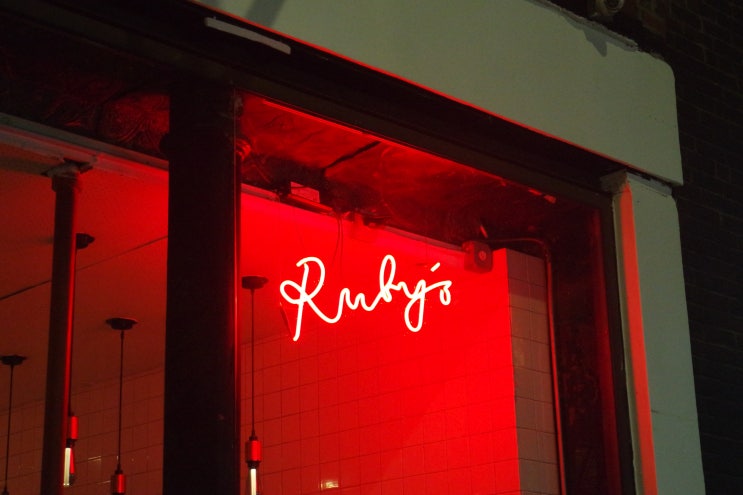 [뉴욕] 유명한 곳은 그런 이유가 있다, Ruby's 루비스 소호점 + 타임스퀘어 M&M 엠엔엠샵 기념품 쇼핑