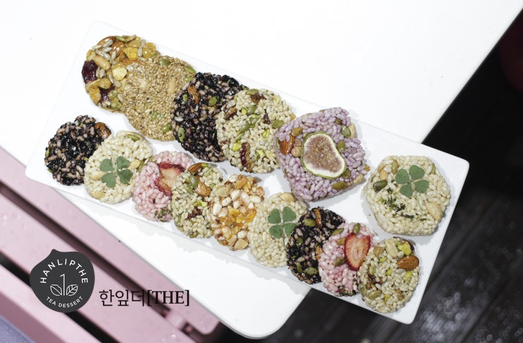  견과바 오란다 오색 쌀강정 비법 특제소스 종합반 슬라이스잼 쌀전병 화과자 고나시 곤약젤리 워터젤리 캐릭터 반지젤리 쌍화차 청 쌍화고 한방청 _ 한잎더 홍대디저트카페맛집