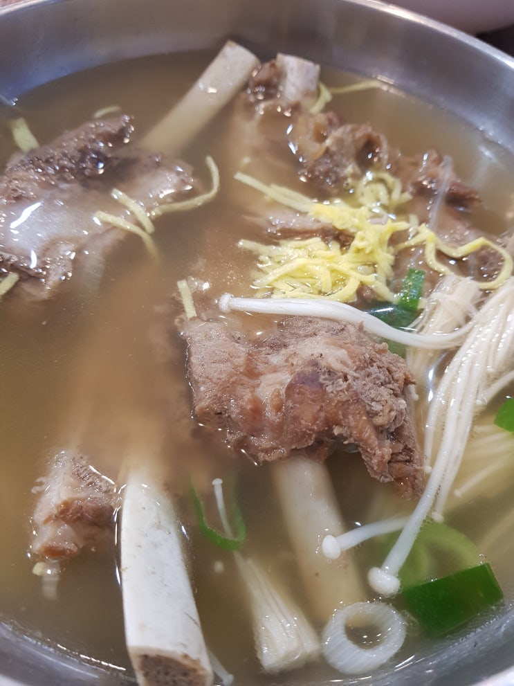  천안 카페마을 유량동 정상갈비의국내산 특대왕갈비탕(돈갈비) 을 맛있게 먹고 왔습니다.