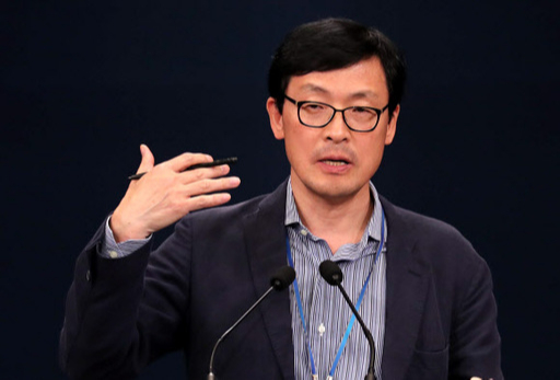  '경제위기 언급은 무책임한 일'이라는 이호승 경제수석의 억지주장.