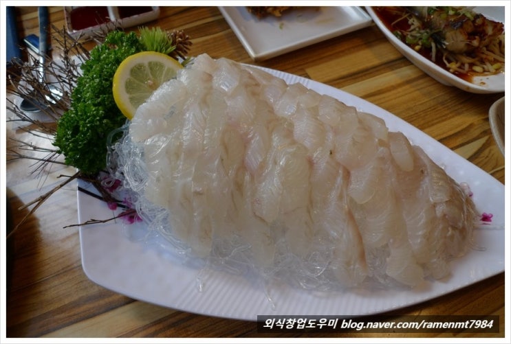  부평 횟집 어사랑 가게에서 싱싱한 회, 초밥, 해물라면으로 맛있는 저녁을
