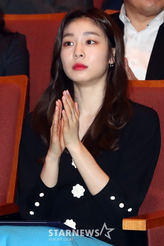  강남이상화 결혼식 김연아 하객패션 :: 플라워 버튼 브이넥 원피스는 어디꺼?!