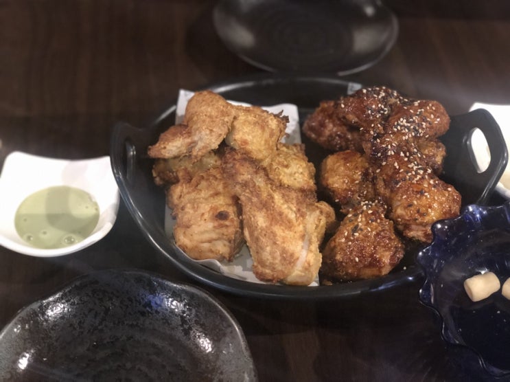 오꾸닭 : 반반치킨  (크런치 치킨 + 매콤아달콤아 양념) / 국물 불닭발