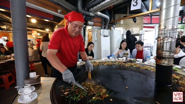  김영철의 동네 한 바퀴 44화 / 고양 대형 철판 삼겹살구이 by 아이맛이야 장작철판구이
