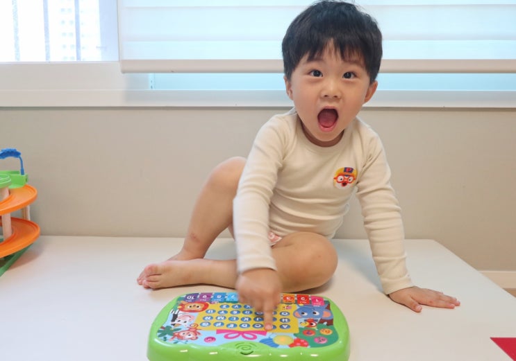  우리 영어공부 시작은? 토이트론 언어교구, ABC퓨처패드와 함께!