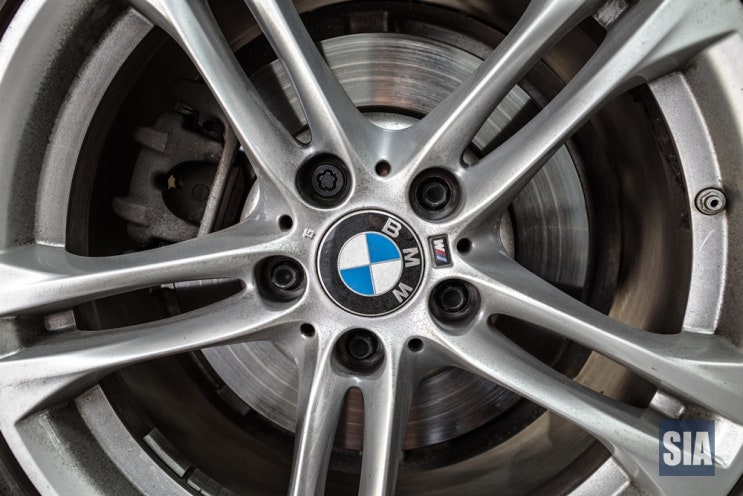  윈터 타이어 교체 준비하세요! BMW 락볼트 고질병 해결