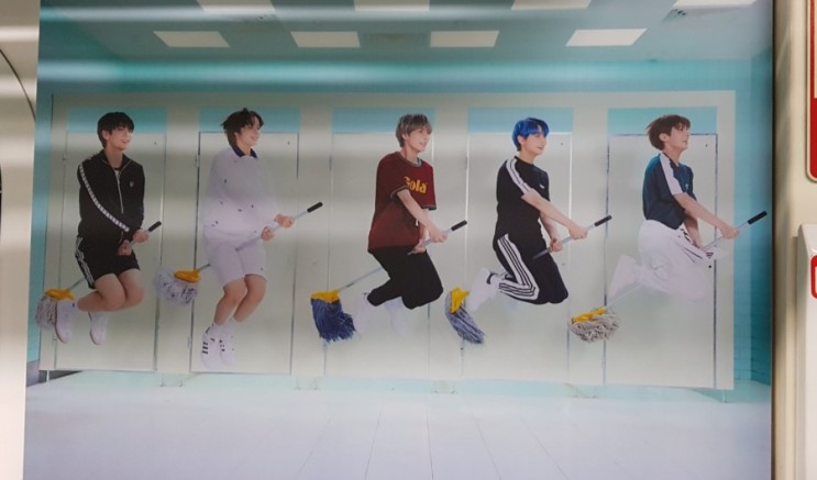 투모로우바이투게더의 웰컴백쇼가 2019년 10월 21일 7시 Mnet에서 생방송된다는 광고를 만났어요^^