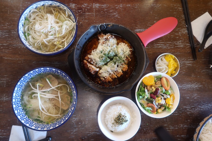  송도 트리플스트리트 맛집 엉클인더키친!! 주말 플리마켓까지 완벽했던 송도데이트