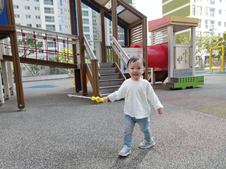 금)던킨, 홍루이젠, 놀이터, 민성이는 아빠랑 키즈볼링장, 저녁은 피맥(도미노피자)