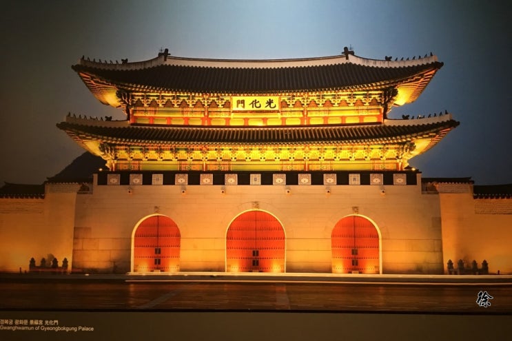  서울 여행 이렇게 좋은 날 경복궁 산책도 좋습니다.