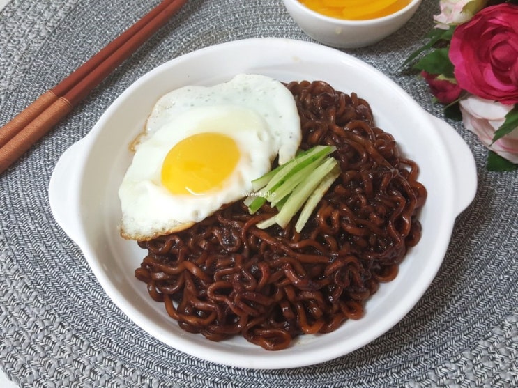  삼양 불타는고추짜장 라면 매콤함이 예술이야! _ 쿠캣마켓
