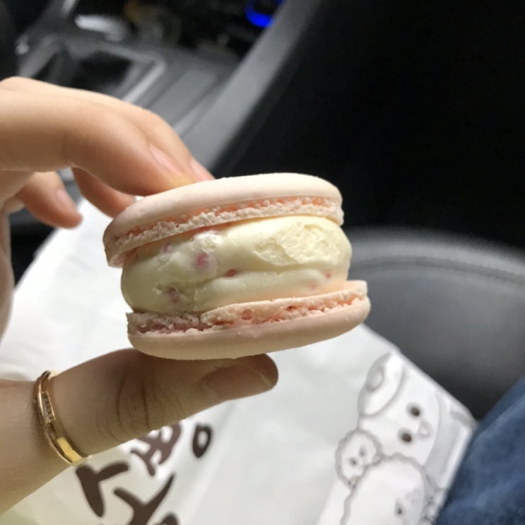  뭘 좋아할지 몰라서 이것저것 먹어봤다네