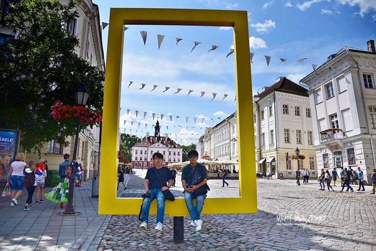 발트3국여행 에스토니아 타르투 시청 광장, 아버지와 아들 동상