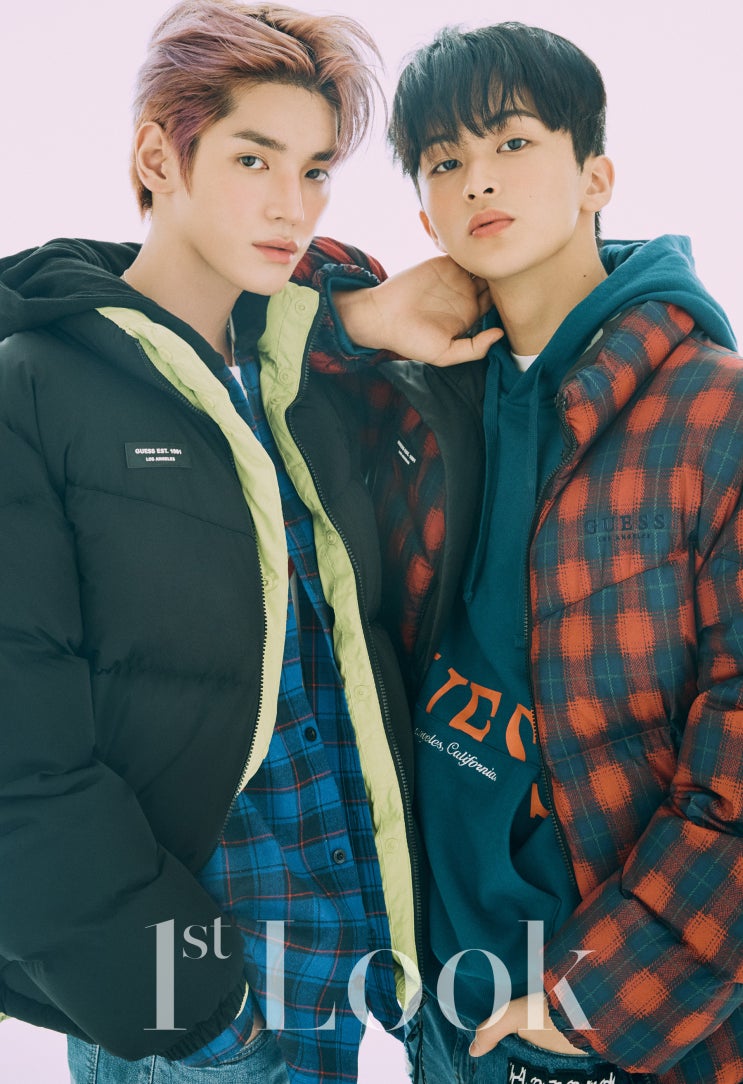  게스(GUESS) X NCT 127 태용,마크 퍼스트룩 화보/남성 후리스,패딩,겨울 아우터 브랜드 추천