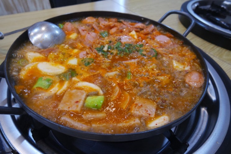 라베니체 맛집 훼미리부대찌개 가성비의 끝판왕 이예요.
