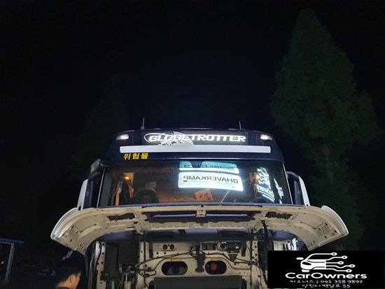  볼보 글로벌 탑 FH 신차패키지 당진 전면 솔라가드HP새턴 지넷 3채널 블랙박스 GT 700  서산 글로벌 탑 간판 led 시공