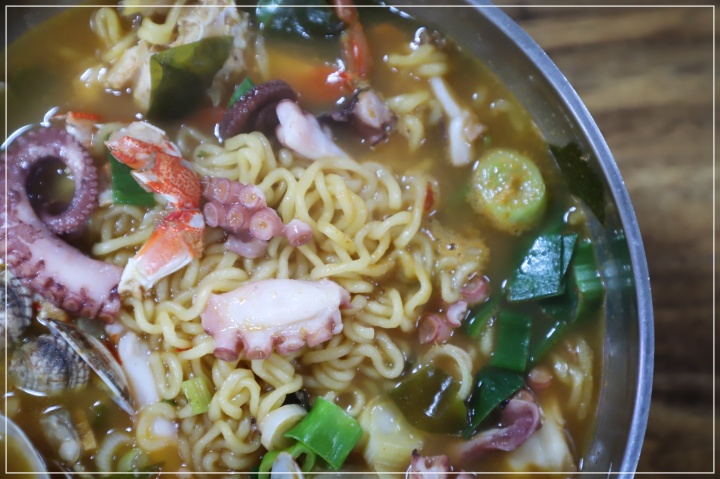  섭지코지 갈치조림도 맛나지만 문어해물라면도 쵝오!