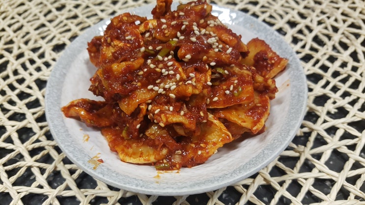  오독오독 맛있게 반 건조 무말랭이 무침