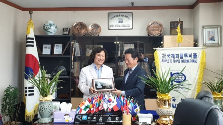  PTPI 한국발원비 건립 유공자 감사패 수여