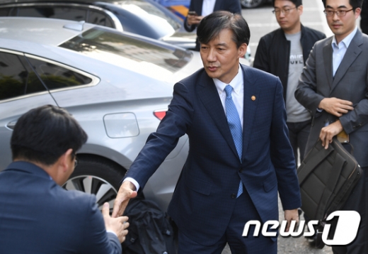 '하루만 일해도 장관 연금 수령?' 온라인상 설전, 진실은 '하루만 일해도 장관 연금 수령?' 온라인상 설전, 진실은
