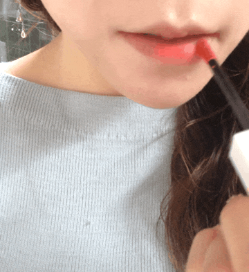  오버립 메이크업, 지속력 좋은 분랩 컬러웨이 벨벳 립틴트.