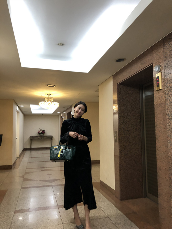 고급스러운 "티 프리미엄 벨벳 원피스" 카드결제가능 가격공개