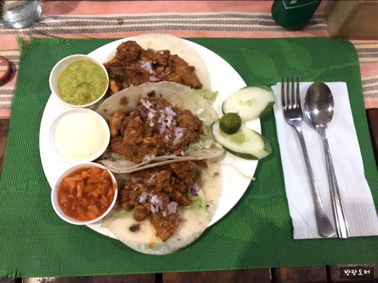  보라카이 디몰 맛집 트레스아미고스