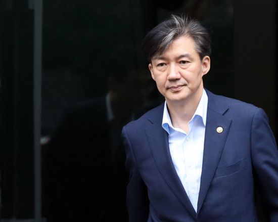  "검찰개혁을 위한 '불쏘시개' 역할은 여기까지입니다" 조국 법무부 장관 사퇴의 변 & 문재인 대통령 발언 전문