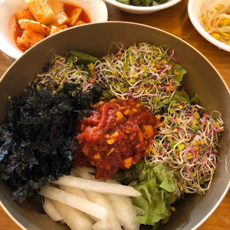  산책가고 싶은날씨~ 아파트 둘러보고 왔네요.