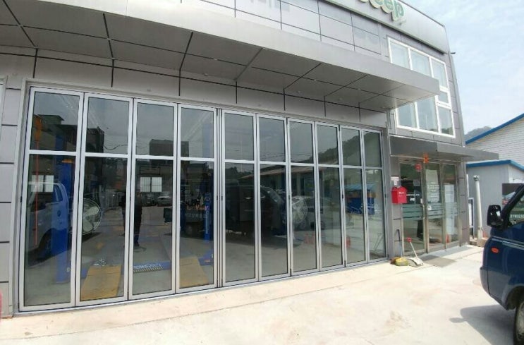  카센터 폴딩도어 시공 사례