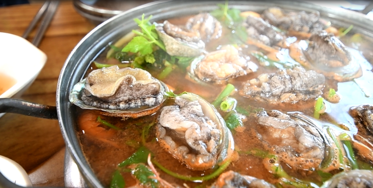  서귀포 산방산 맛집 현지인 맛집 전복해물탕이 끝내주는 산방산 초가집