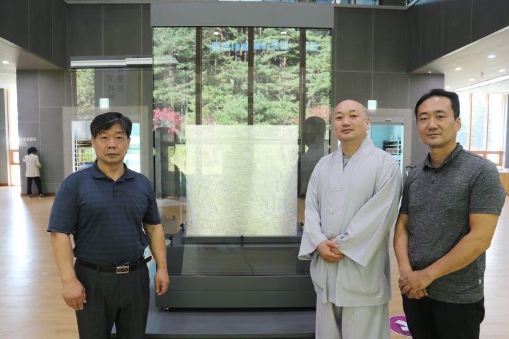  오대산 월정사 성보박물관에 전시된 오대산명상마을 오대광명탑 비로자나 부처님 복장은함 w. 교문공방 엄영민 은대공장