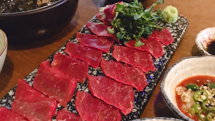  유쾌한접시 논현점 : 육회 / 사시미 안주가 맛있는 논현 술집