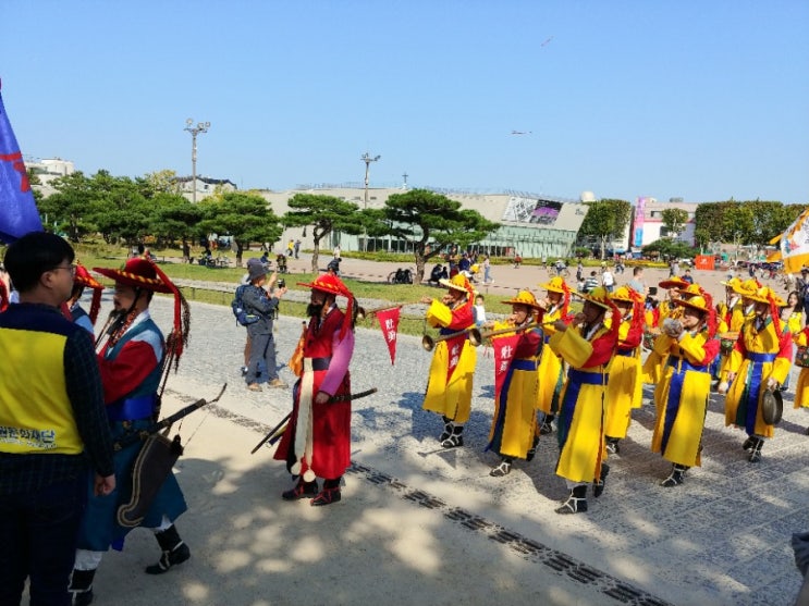  [재방문] 화성행궁 광장/공연/킥보드/연날리기, 주말아이와 연날리기