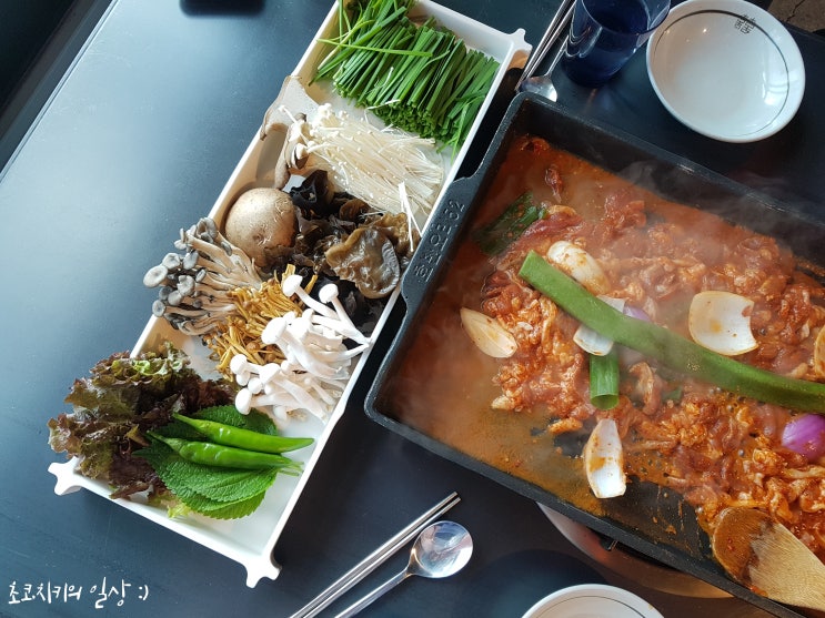 경주 보문단지 맛집, 콜로세움 2층에 위치한 보문호반오리