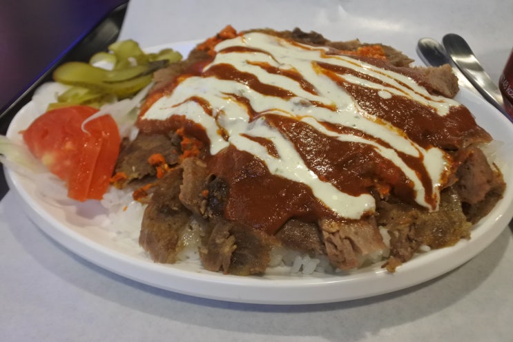  이태원에 새로생긴 탁심케밥(Taksim Kebab)에서 정말 오랜만에 양고기 필라프 케밥을 먹었다.
