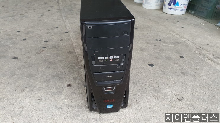  조립컴퓨터 너무너무 느린증상으로 SSD 장착 및 백업하드디스크 서비스 작업 입니다.