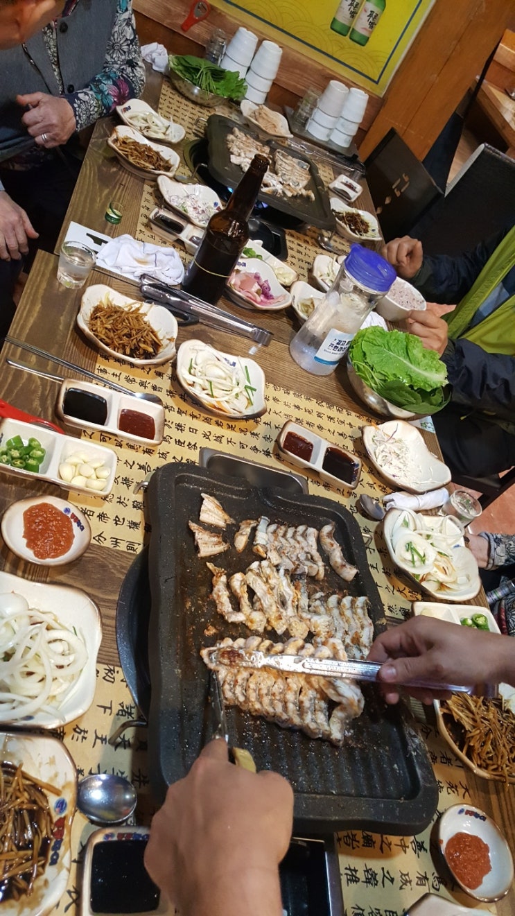  제주통큰장어 푸짐하고 맛있는 장어에 술 드시는분은 천원짜리가 술에 붙여주네요