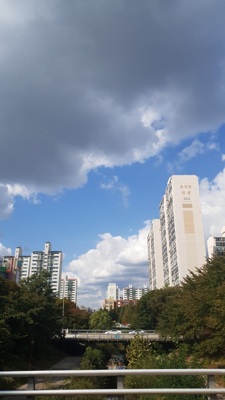  2019.10.15 오후풍경. 맑고 어두운 구름.
