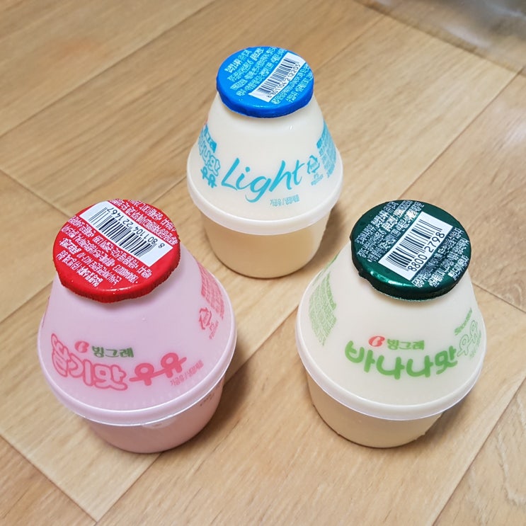  빙그레 바나나우유(바나나맛우유 및 라이트)와 딸기우유(딸기맛우유) 칼로리(열량) 및 영양성분 정보 소개.
