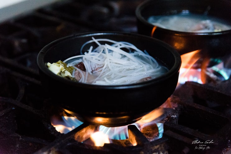 아침기온 뚝. 몸과 마음을 따듯하게 만드는 뜨끈한 국물요리, 성산일출봉 맛집 미향해장국에서 가을 제주도 여행을 위한 먹거리를 챙기세요.